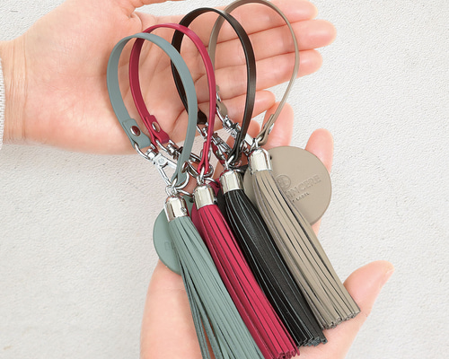 大人可愛いレザータッセル】本革キーホルダー タッセル付きキー