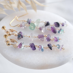 handahófi multi fluorite earring：マルチフローライト　ロングピアス・イヤリング　天然石 1枚目の画像