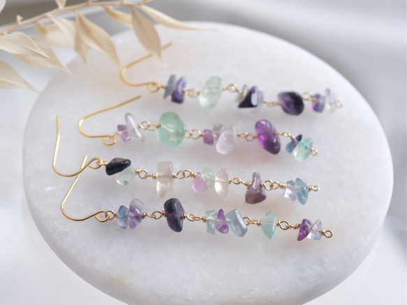 handahófi multi fluorite earring：マルチフローライト　ロングピアス・イヤリング　天然石 7枚目の画像