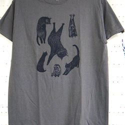 ※２種類【シルク印刷】黒猫とコウモリとタヌキ：メンズMタグ（レディスL対応サイズ）チャコールグレー・青 1枚目の画像