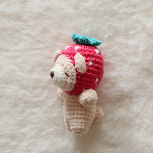 くまのあみぐるみ✳︎フルーツのかぶりもの✳︎いちご あみぐるみ