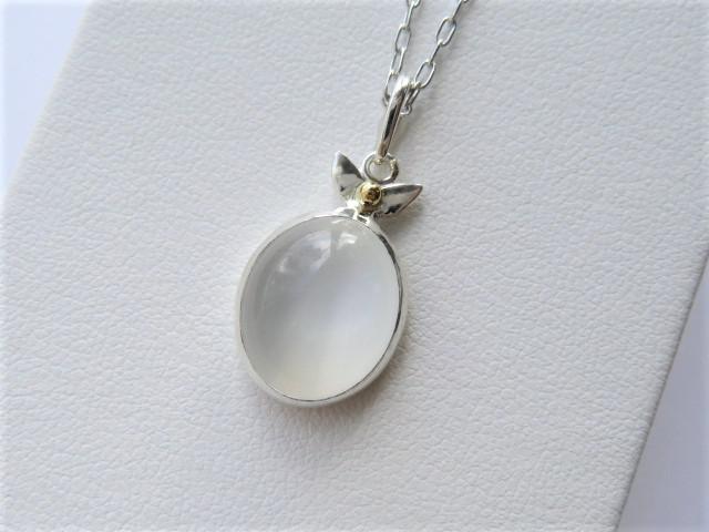 うさぎ耳と月　SV/K18YGシャカ玉付　ムーンストーン　ペンダントネックレス