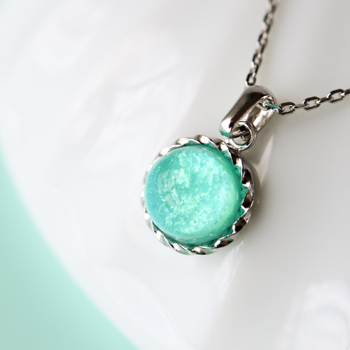 色が変わる 新緑1粒ネックレス〜Mint green〜 ミントグリーン 緑 春 夏 