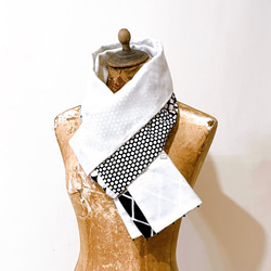 スカーフ No.311*白ジャズ*デザイナー手作りのモダンな幾何学的なサイズの黒ドット ウェーブ カード白ウール スカーフ ショ 4枚目の画像