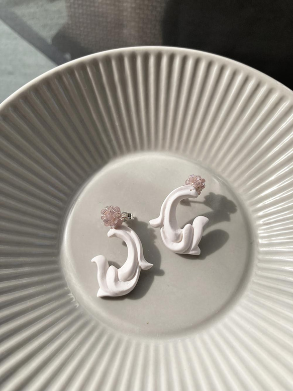 #4 白莨苕花(小)   耳環 : 手工製作軟陶 第2張的照片
