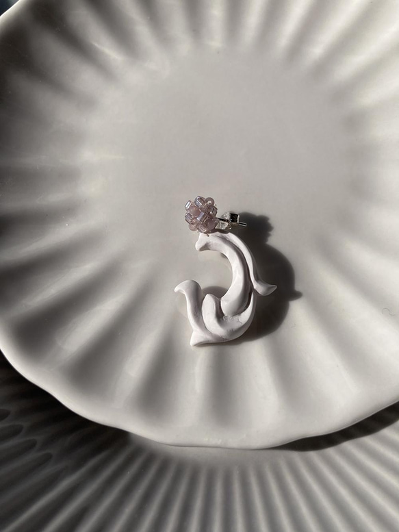 #4 白莨苕花(小)   耳環 : 手工製作軟陶 第3張的照片