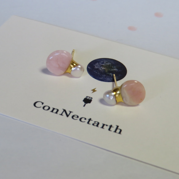 ＊此の花咲くや＊Pink opal × Freshwater pearl／金継ぎピアス／M size 3枚目の画像