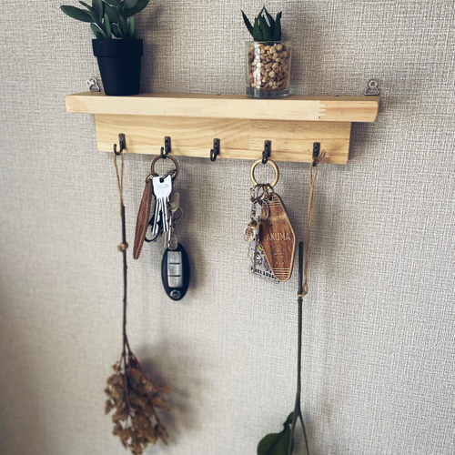 飾り棚付き◇木製 5連キーフック◇壁がけ◇カラー変更可 壁掛けラック
