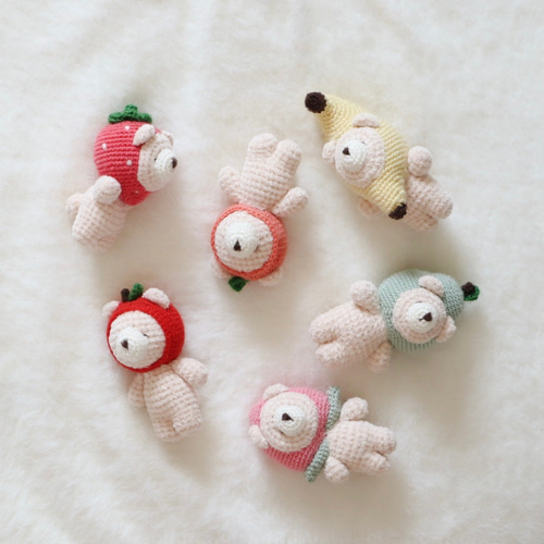 くまのあみぐるみ✳︎フルーツのかぶりもの✳︎もも あみぐるみ