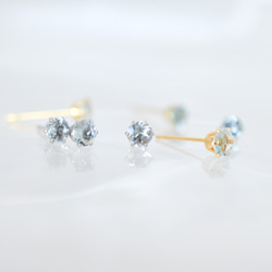 【天然石スカイブルートパーズのシンプルな一粒スタッドピアス】水色/4mm/サージカルステンレス/つけっぱなしok 8枚目の画像