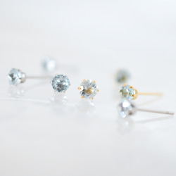 【天然石スカイブルートパーズのシンプルな一粒スタッドピアス】水色/4mm/サージカルステンレス/つけっぱなしok 9枚目の画像
