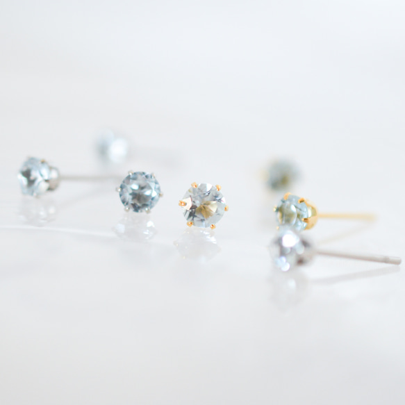 【天然石スカイブルートパーズのシンプルな一粒スタッドピアス】水色/4mm/サージカルステンレス/つけっぱなしok 9枚目の画像