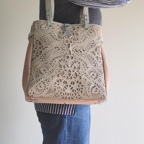 WHITE STUFF レイラ レーザーカット レザー トート レーザーカットレザーのトートバッグ トートバッグ pagie 通販