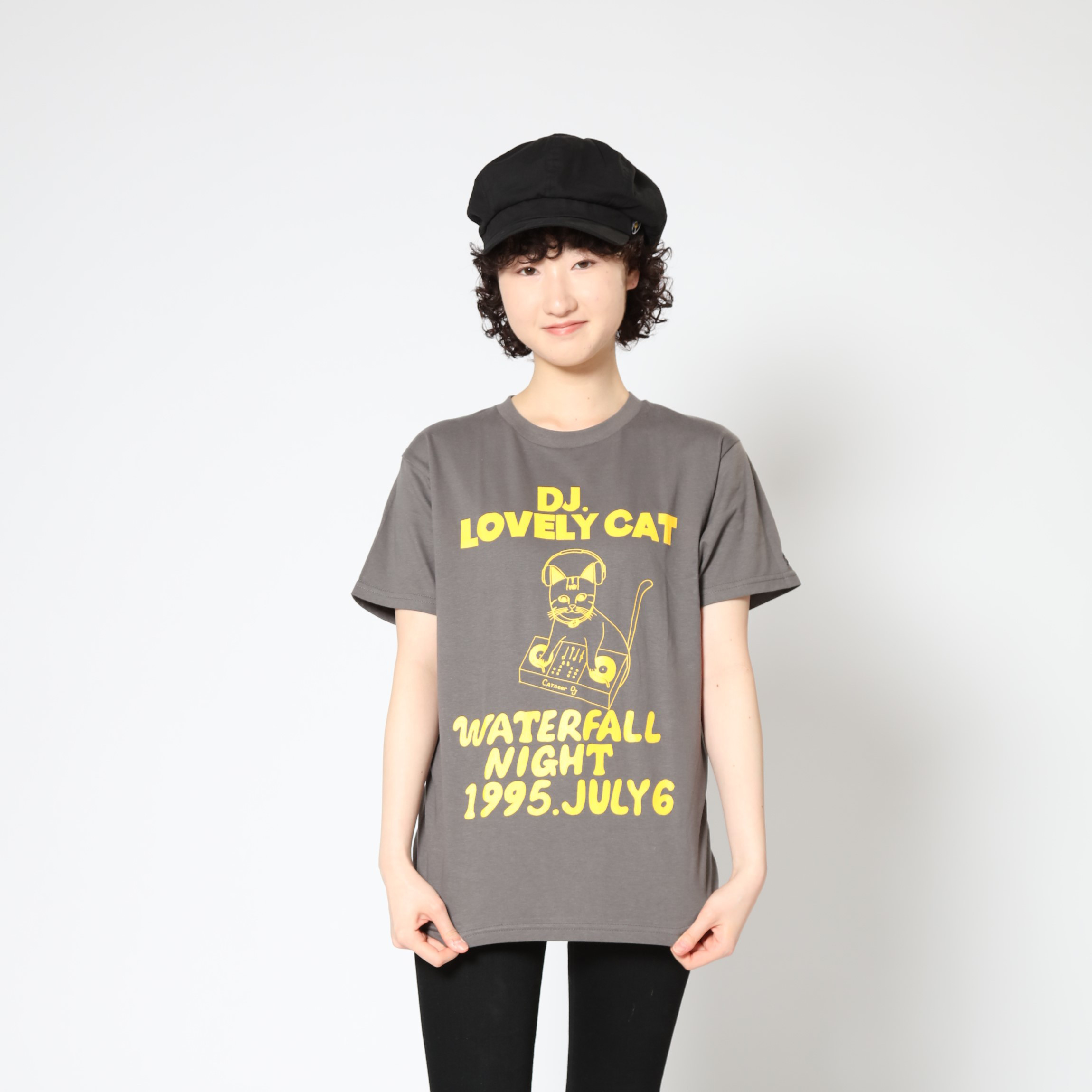 猫ツアーT「DJ猫」（レコードワッペン）　チャコール　Mサイズ　22新色　WATERFALLオリジナル　生産数量限定品 4,455円