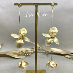 ゴールドフラワー　ヴィンテージ　ゆらゆらイヤリング　ハンドメイド 結婚式 アンティーク ゴールド 花びら フラワー ゆらゆら パール