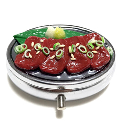 【こだわりシリーズ】レバ刺しの小物入れ(ピルケース)⭐︎フェイクフード、食品サンプル、焼肉、居酒屋 5枚目の画像