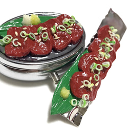 【こだわりシリーズ】レバ刺しの小物入れ(ピルケース)⭐︎フェイクフード、食品サンプル、焼肉、居酒屋 6枚目の画像