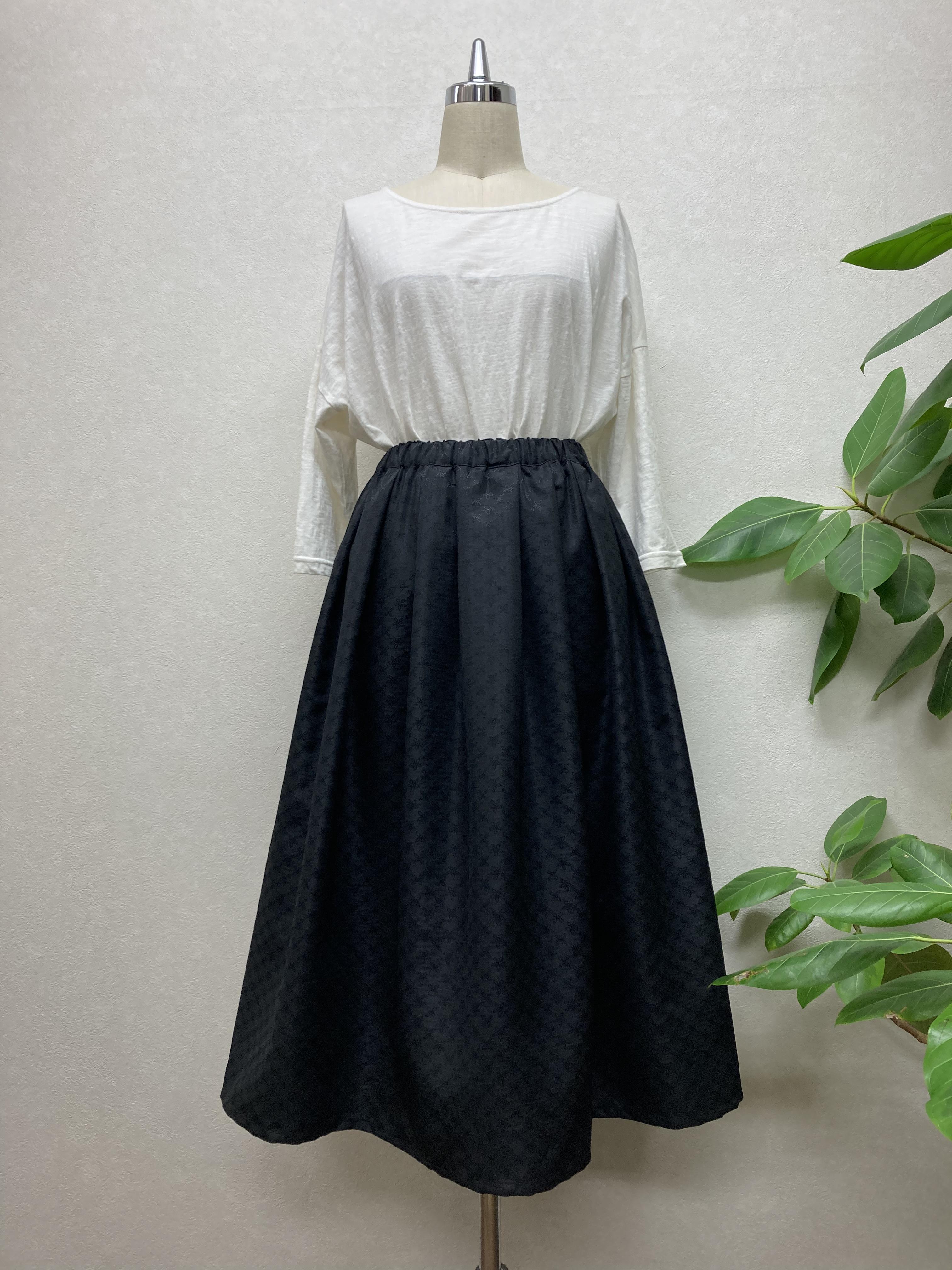 花柄のさらりとしたタックスカート＊総ゴム＊ブラック
