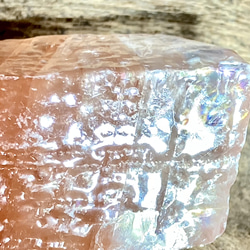 【勇気を引き出す】レインボー　レッド カルサイト　ラフストーン　原石　方解石 1枚目の画像