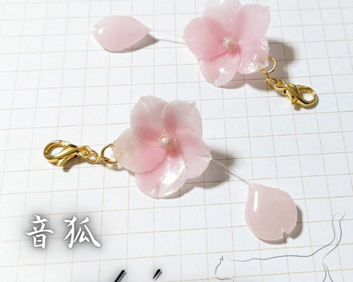 魅力的な価格 白い桜ゴールドの綺麗な春ピアスorkイヤリング♡ （クリスマス イヤリング・ノンホールピアス