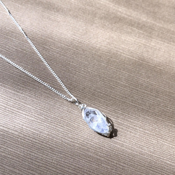【silver925】デュモルチェライトインクォーツ原石のワイヤーラップペンダントトップ 4枚目の画像