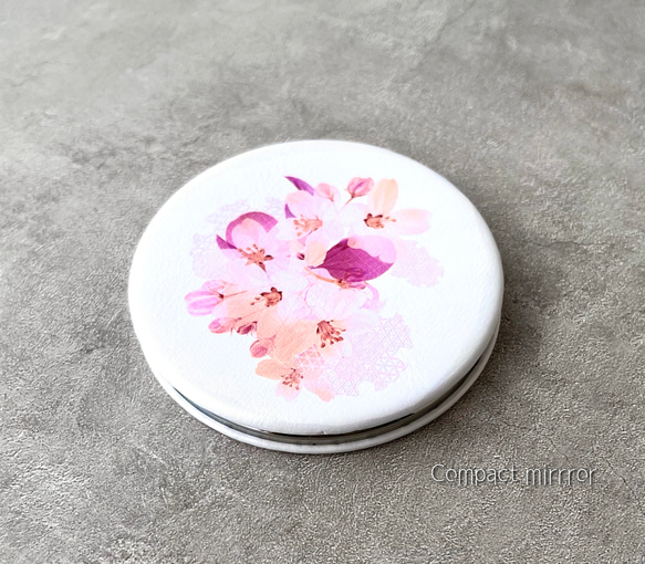 姫林檎 - 折りたたみコンパクトミラー｜草花で彩る、心うるおうアート