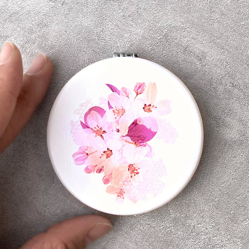 姫林檎 - 折りたたみコンパクトミラー｜草花で彩る、心うるおうアート