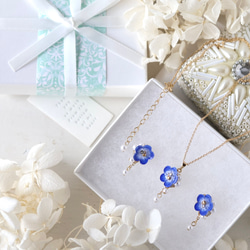 チョコミント＊ミント色の花、きらめくbijouのピアス／イヤリング