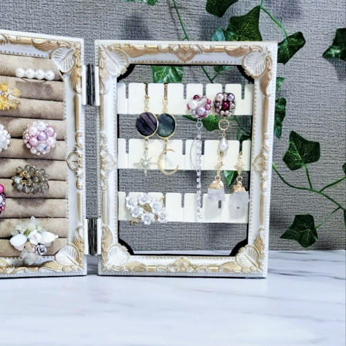 アクセサリースタンド 開閉式 ピアス収納可 ホワイト×モカ