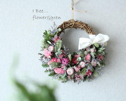 大きめピンクのドライフラワーリース（ハーフスタイル） ドライ