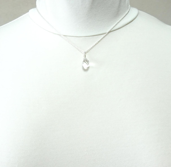 クリスタルの一粒ネックレス   ドロップ型クリスタル AAA  ブリオレットカットのネックレス。大人のピアス Ⅶとお揃い 6枚目の画像