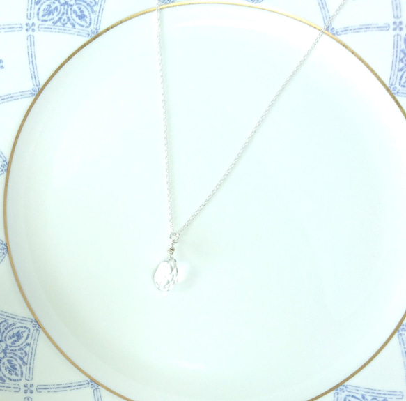 クリスタルの一粒ネックレス   ドロップ型クリスタル AAA  ブリオレットカットのネックレス。大人のピアス Ⅶとお揃い 3枚目の画像