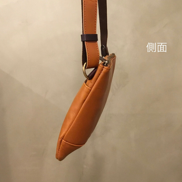 牛革ミニショルダーバッグ。サコッシュの少しだけ大きめサイズ。 よろしくお願いいたします また