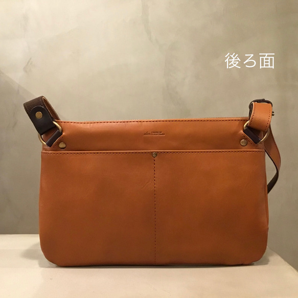 牛革ミニショルダーバッグ。サコッシュの少しだけ大きめサイズ。 よろしくお願いいたします また