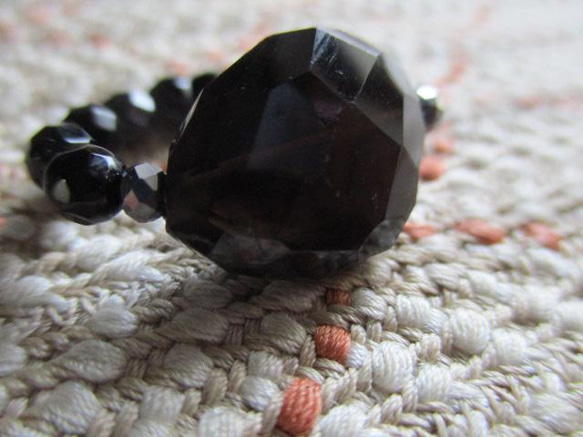 古い煙水晶カット珠と黒瑪瑙カット珠の指輪 護符リング 1枚目の画像