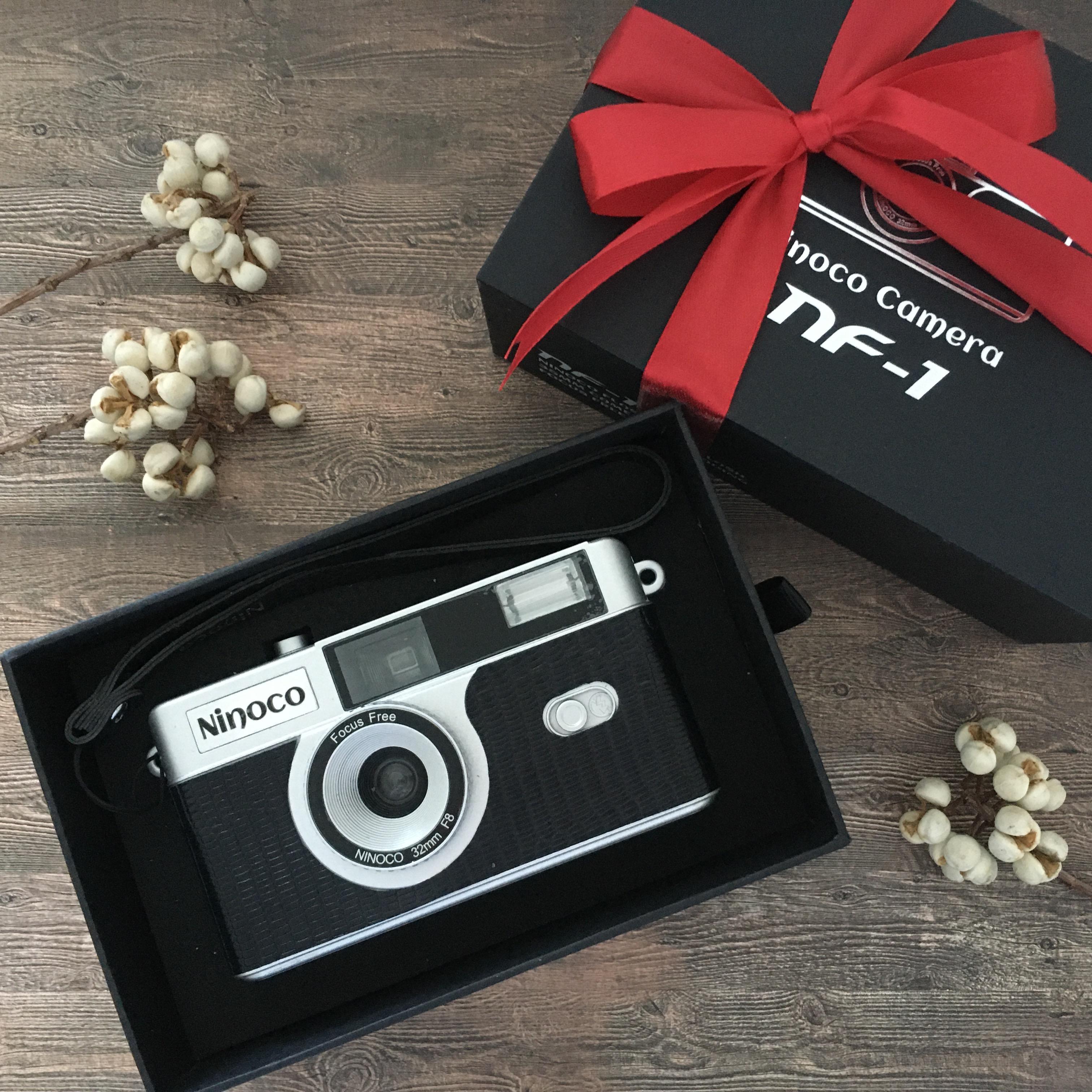 レトロ可愛い！フラッシュ内蔵型 ミントブルーのフィルムカメラ