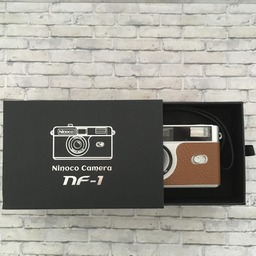 ギフトにぴったり！フラッシュ内蔵型 シナモンブラウンのフィルム