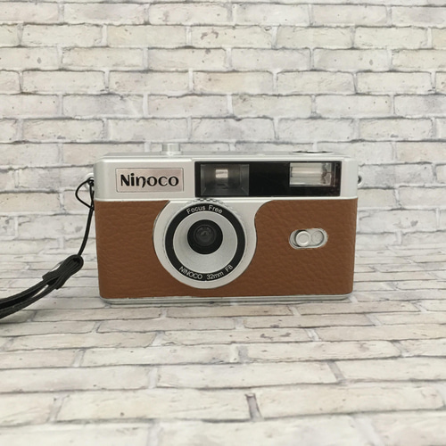 ギフトにぴったり！フラッシュ内蔵型 シナモンブラウンのフィルム