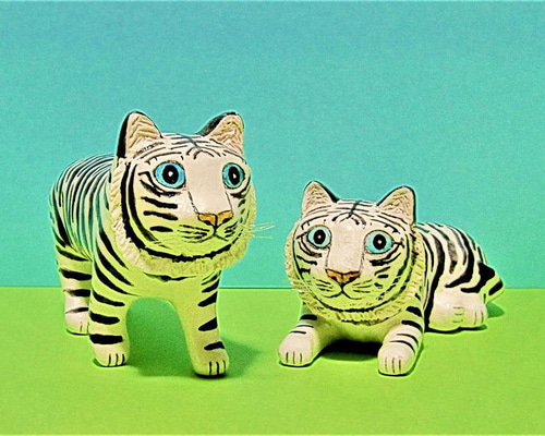 【粘土作品】AYU 限定一点物　（No.11 TIGER） 2匹のホワイトタイガー（中）置物＃8（石粉粘土と新聞紙） その他置物