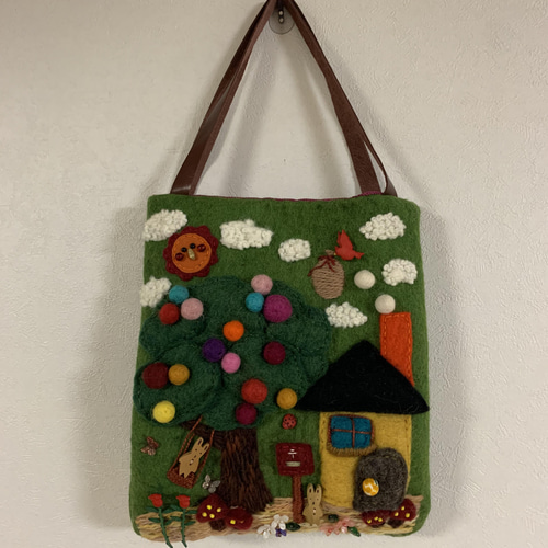 絵本のようなバッグ 羊毛フェルト生地のバッグ トートバッグ はな
