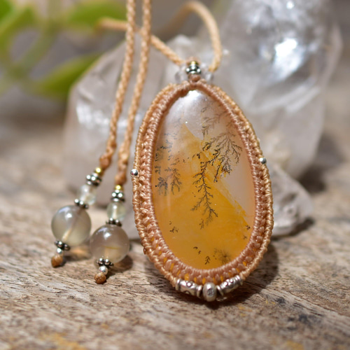 枝の葉模様☆デントリティックインクォーツ マクラメペンダント241j