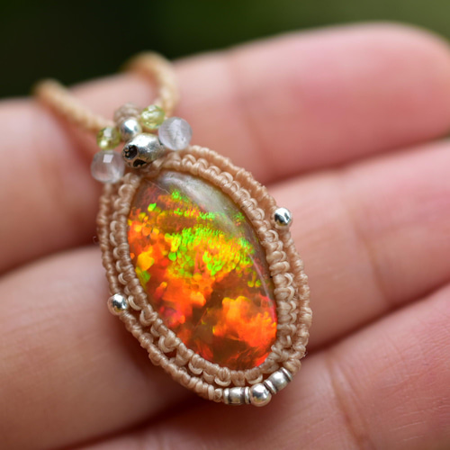 幻想の色☆エチオピアオパール マクラメペンダント247 ネックレス