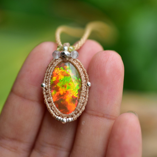 浮かぶ満月　エチオピア産オパール　マクラメ　ネックレス 幻想の色☆エチオピアオパール マクラメペンダント247 ネックレス