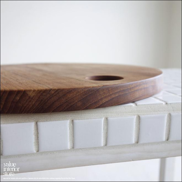チークカッティングボード丸L30cm まな板 キッチン用品 木製調理用品 一枚板 天然木 銘木 ナチュラル シンプル 3枚目の画像