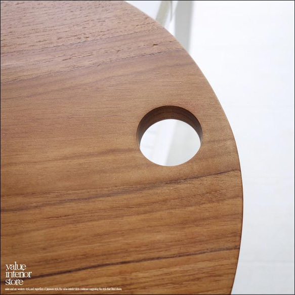 チークカッティングボード丸L30cm まな板 キッチン用品 木製調理用品 一枚板 天然木 銘木 ナチュラル シンプル 2枚目の画像