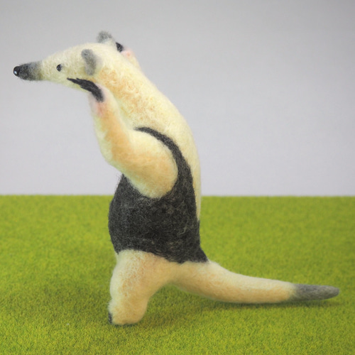 羊毛フェルトの威嚇するコアリクイ 羊毛フェルト もふもふ動物ランド