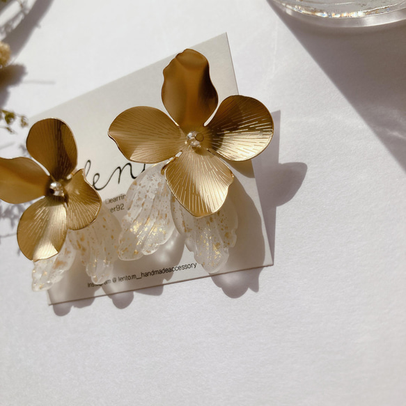 gold flower pierce /earring 3枚目の画像