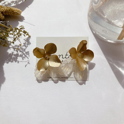 gold flower pierce /earring 1枚目の画像