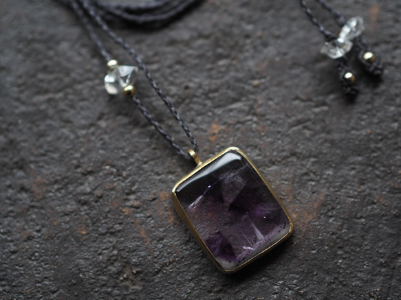 trapiche-amethyst brass necklace (mitsudomoe) 5枚目の画像