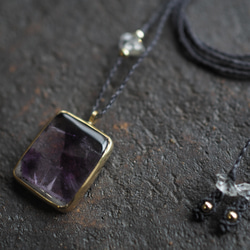 trapiche-amethyst brass necklace (mitsudomoe) 3枚目の画像